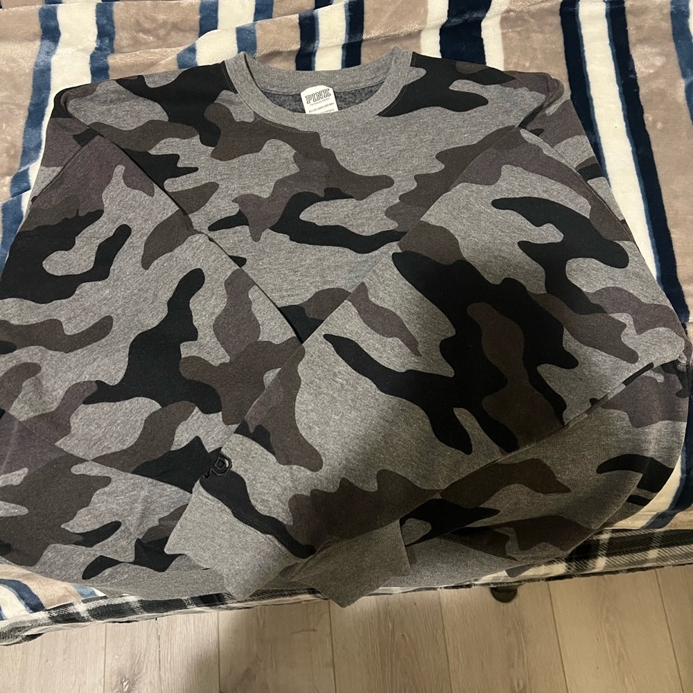 VS Pink camo sweatshirt XS
